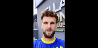 Tak PO ANGIELSKU przywitał się Kacper Sezonienko z kibicami Hellasu Werona xD [VIDEO]